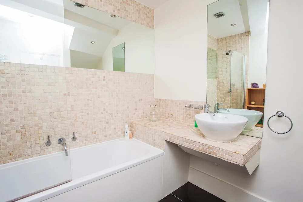 Stylish 3 Bed Apartment Next to Hyde Park