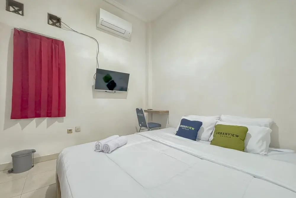 Urbanview Hotel Maharani Garut