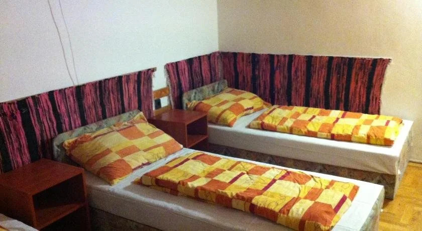 Season Hostel 2
