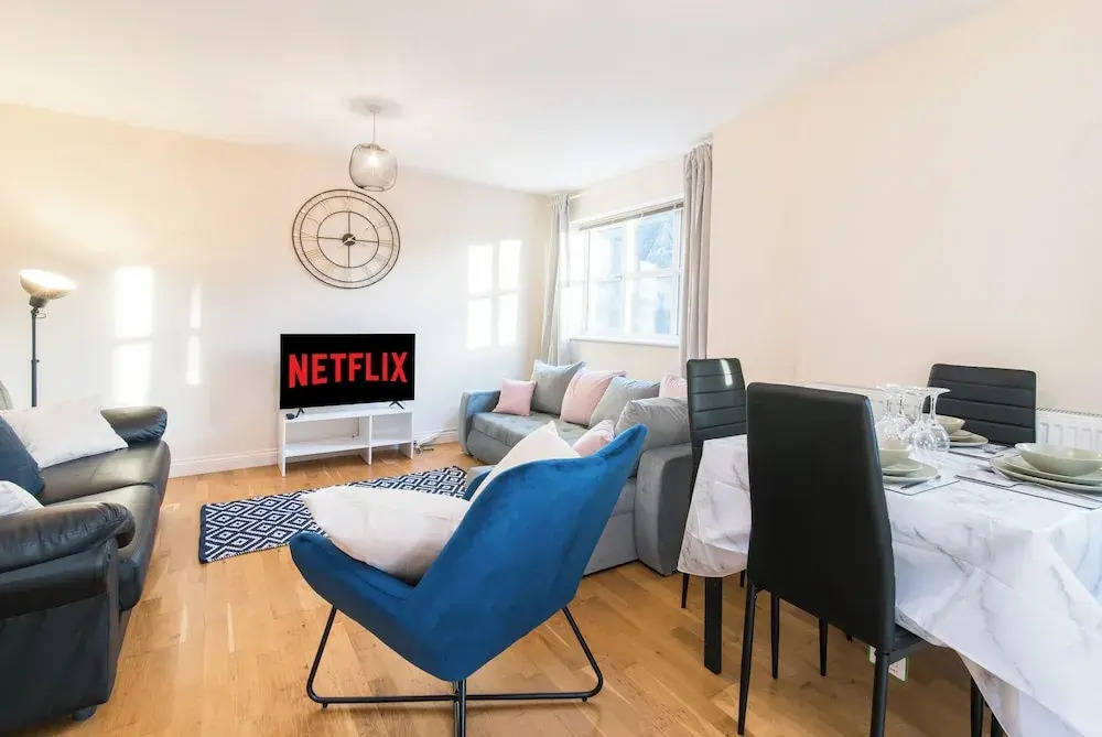 Apt - Sleeps 6 - Pets Ok - Parking