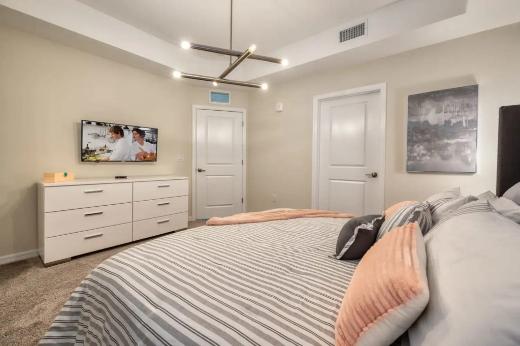 Sweet home condo with Mickey themed bedroom near Disney