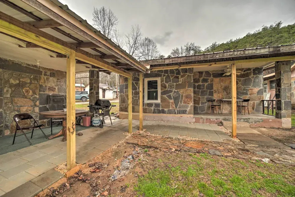 Cozy Bryson City Cabin Rental w/ Shared Yard