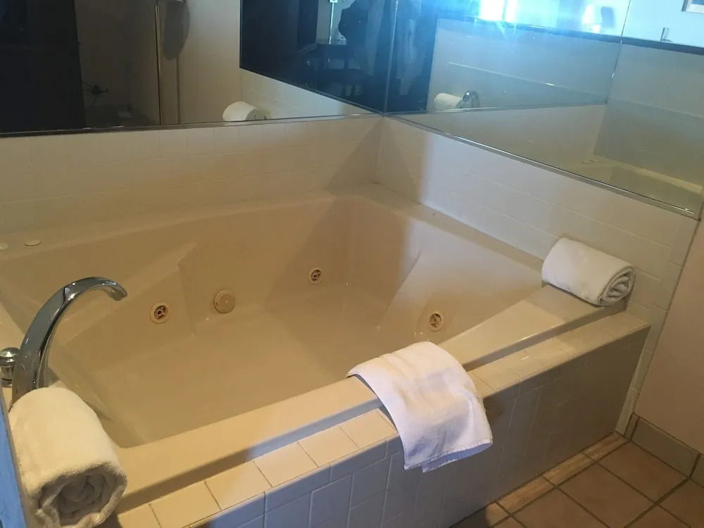 Derby Inn & Suites