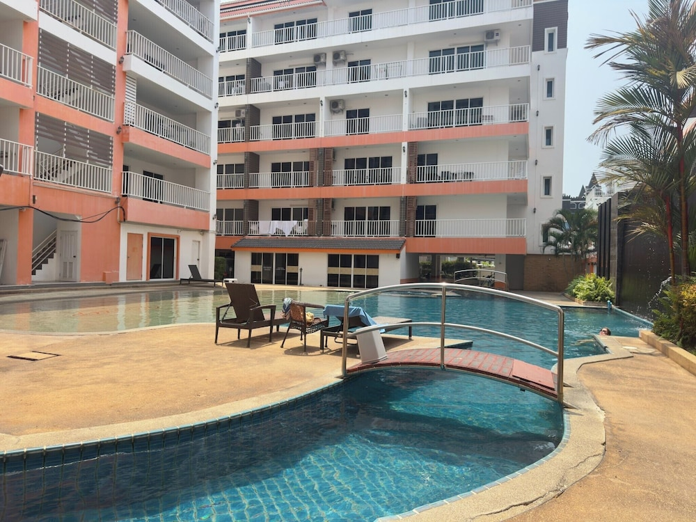 Cozy Pool-view Studio With Balcony - New Nordic VIP 3, Pratumnak