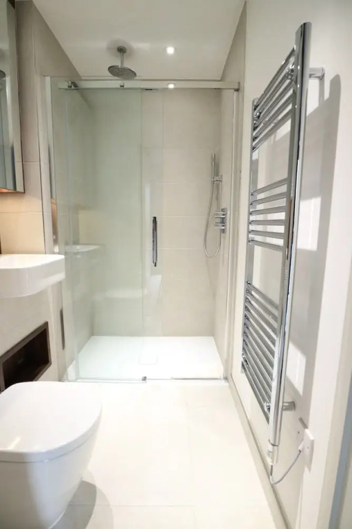 Modern 2 Bedroom Apartment in Putney