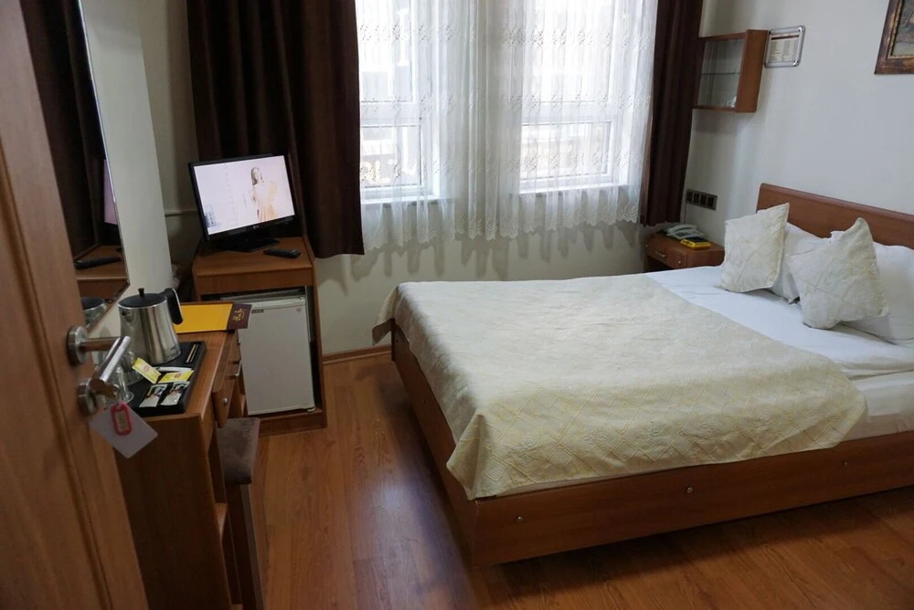 Nora Otel