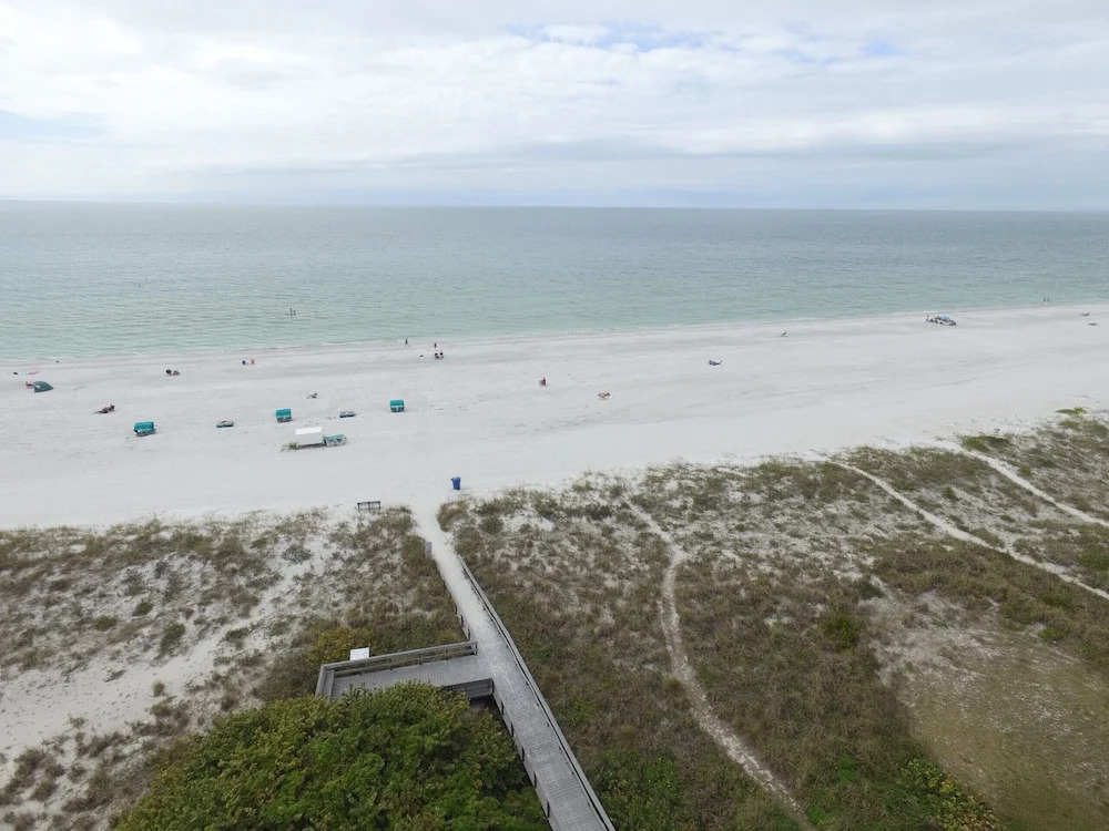 Cozy 5th Floor Waterview Condo