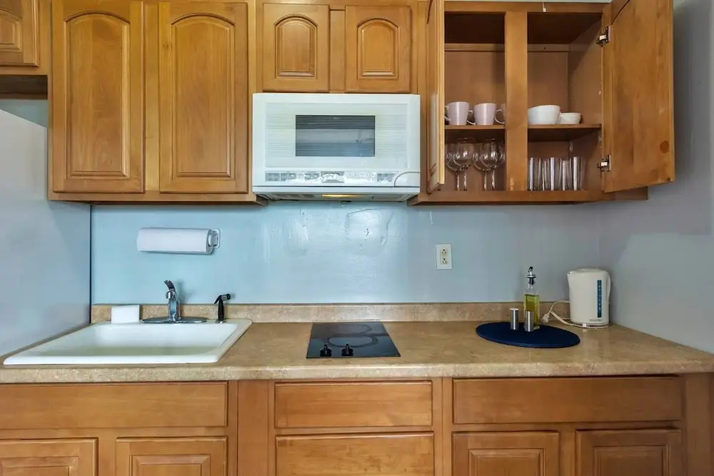 Gorgeous Spot in Hallandale Beach With Pool!!
