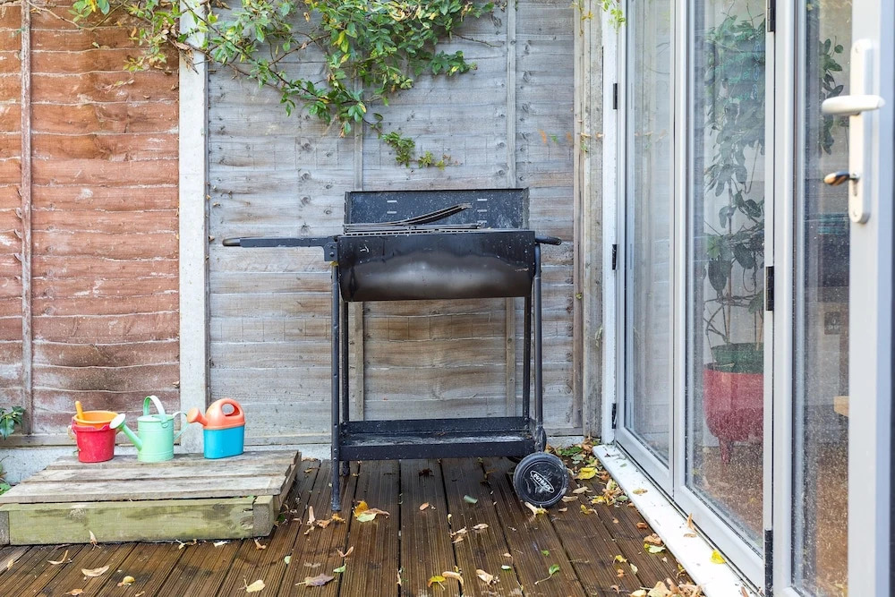 2 Bedroom House with Garden - Sleeps 6