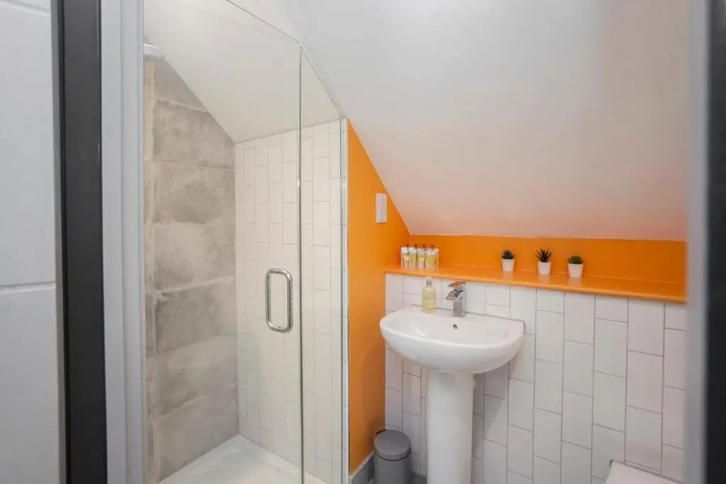 higgihaus #3a 4 Bed Big Groups Hip Location Sleeps 12