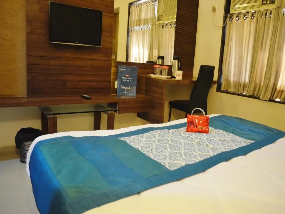 OYO 2430 Hotel Apex