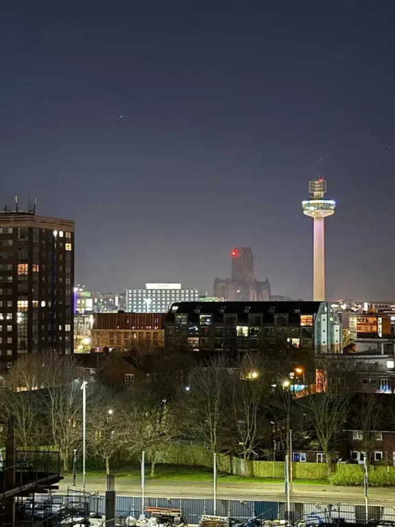 Luxe I Penthouse I Balcony I City Views I Parking I Liverpool City Center I