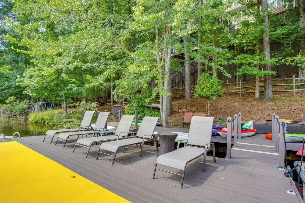 Lake Access: Waleska House w/ Floating Dock