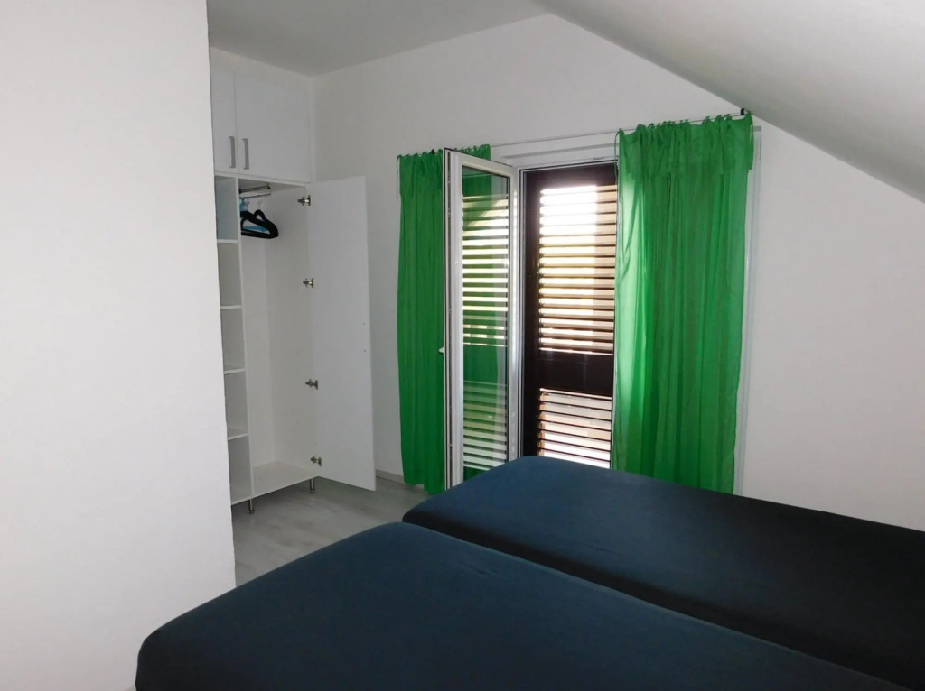 Coloured - Apartments on Island - A4 - Bijeli :