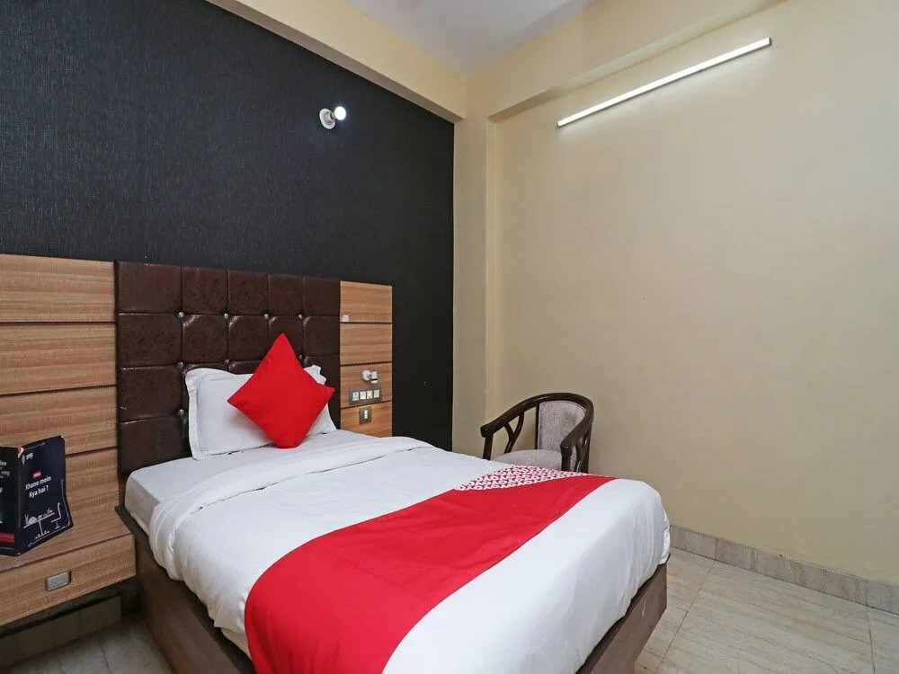OYO 14808 Rajkamal Palace