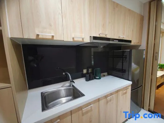 Muhai Lvsu Seaview Apartment (Development Zone Shibeiwan Water Park Branch)