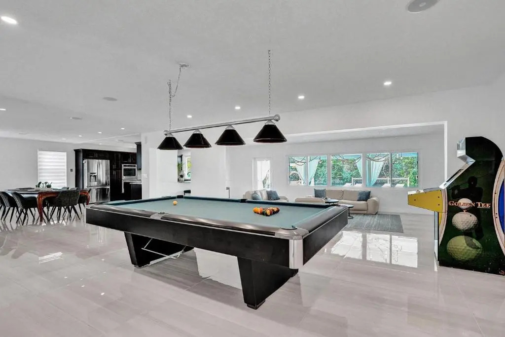 Newly Renovated 5br Villa with pool in Ft Lauderdale on the water