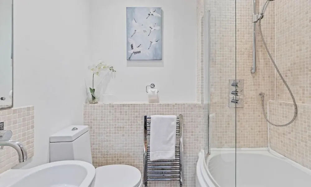 Majestic Mews Apartment Super Central Sleeps 2 to 8 Guests Free Wifi