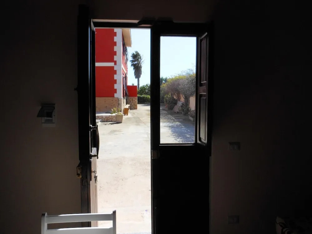 House With 6 Bedrooms in Pachino, With Wonderful sea View, Enclosed Garden and Wifi Near the Beach