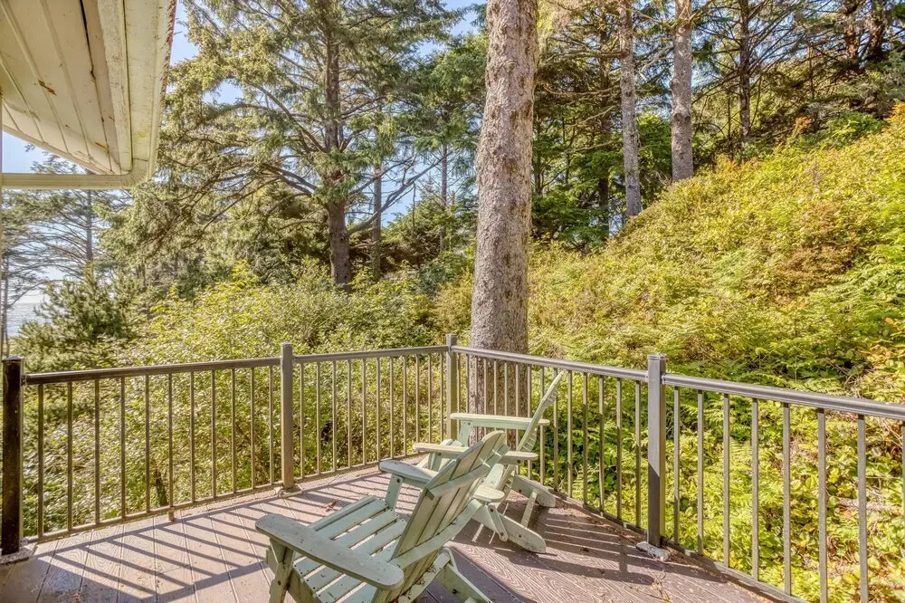Stunning Ocean Views and Hot Tub Retreat - Elegant Coastal Sanctuary