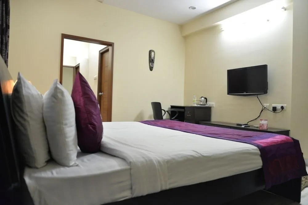 OYO 1749 Apartment Hotel Gayatri Nest