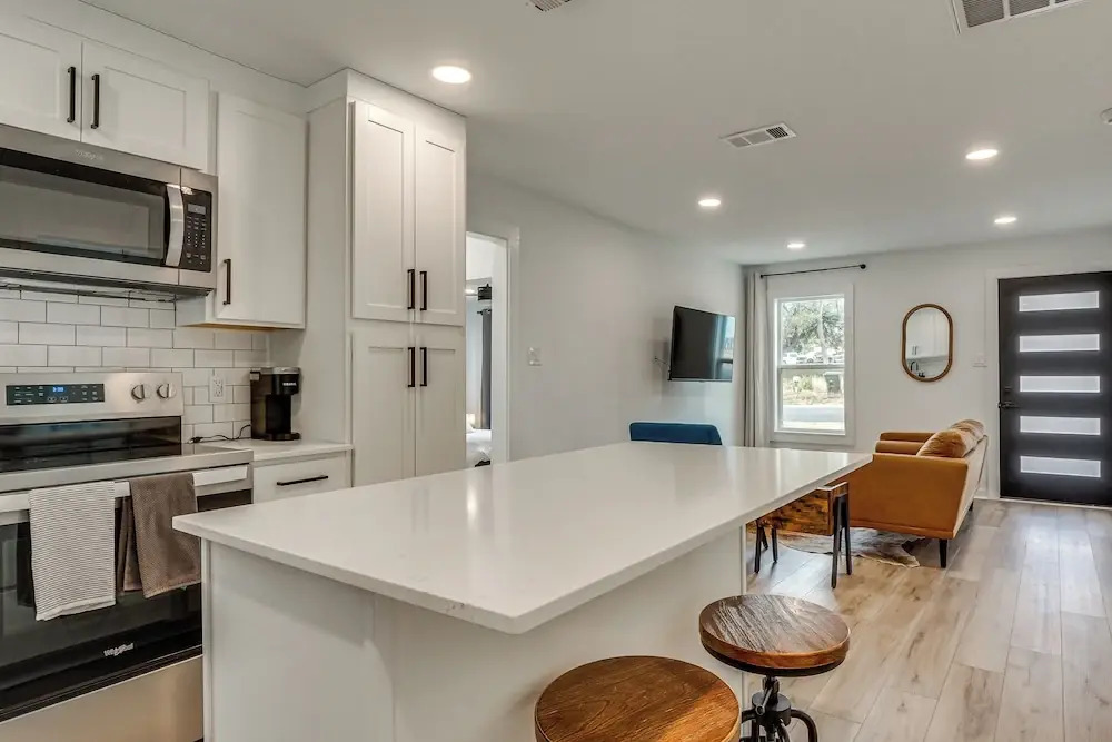 Near Historic Georgetown Square! Updated Home