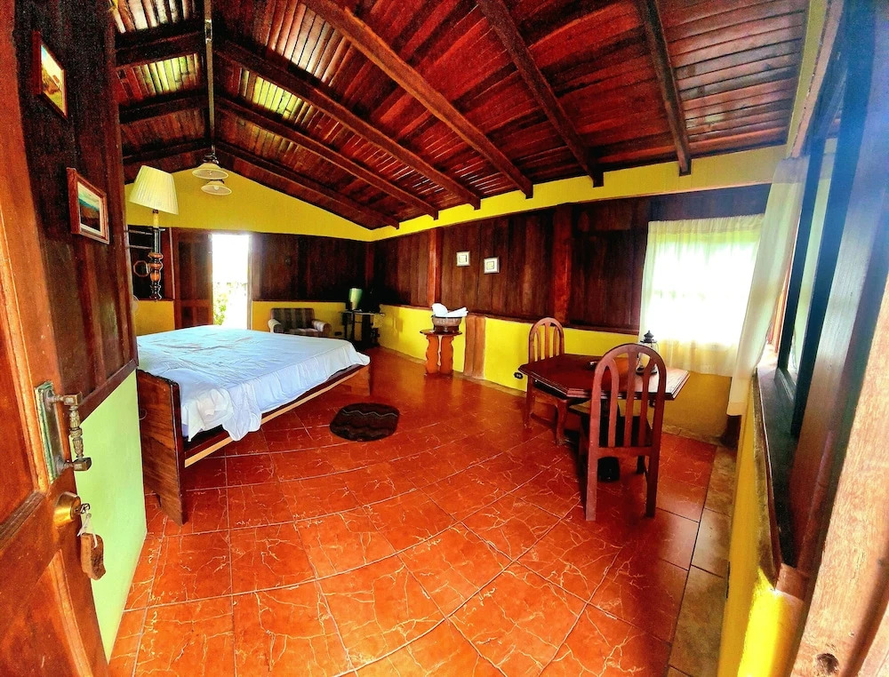 Los Gallitos Eco Lodge