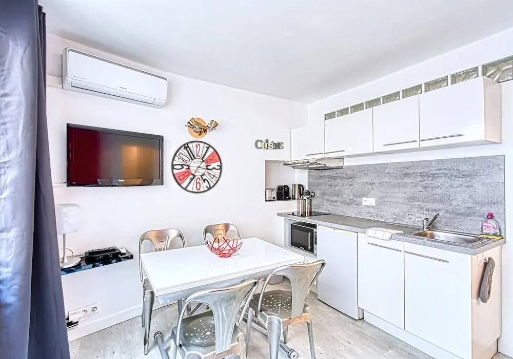 Apartment 4 People, 20 Meters From the Croisette!