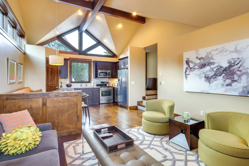 Frisco Condo w/ Rooftop Deck: Walk to Main St!