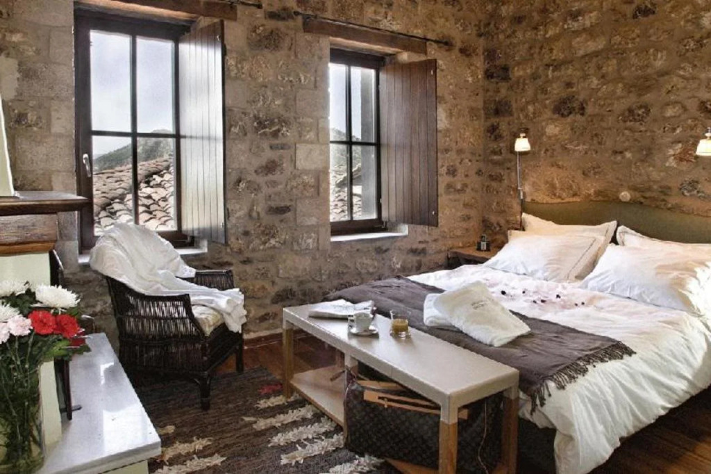 Secluded Mountain Refuge - Theonimfi Paradise Gem