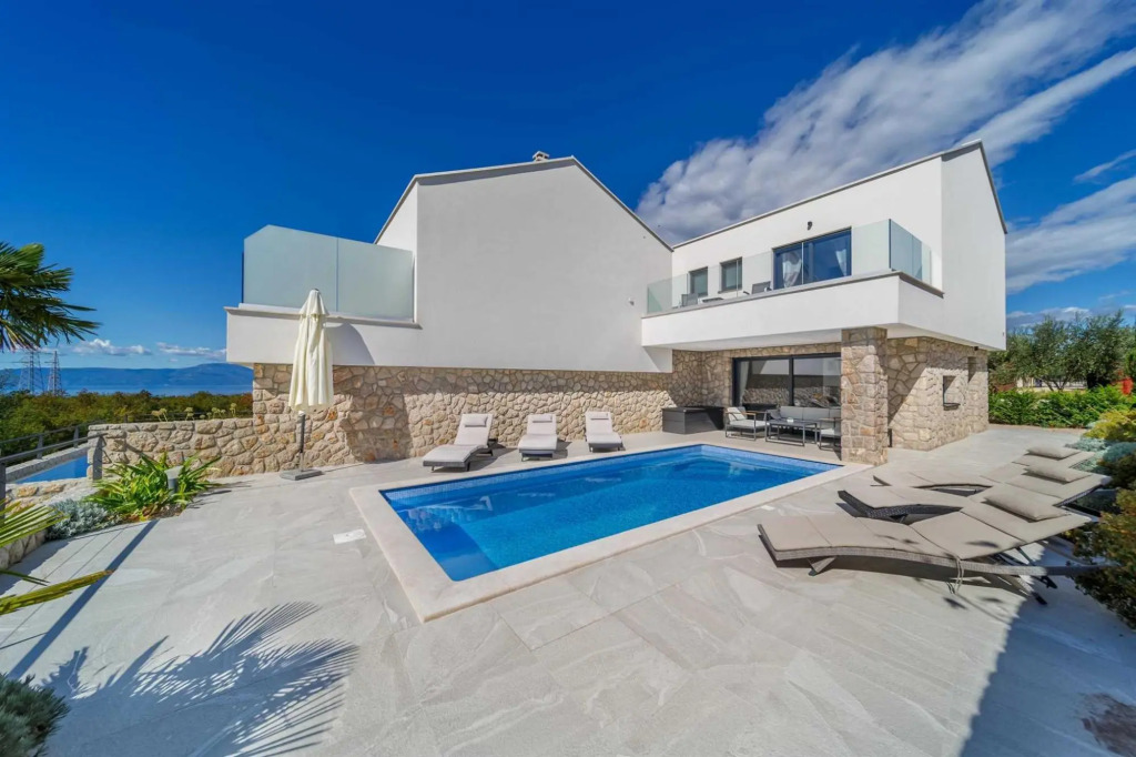 Villa MARIA with heated swimming pool