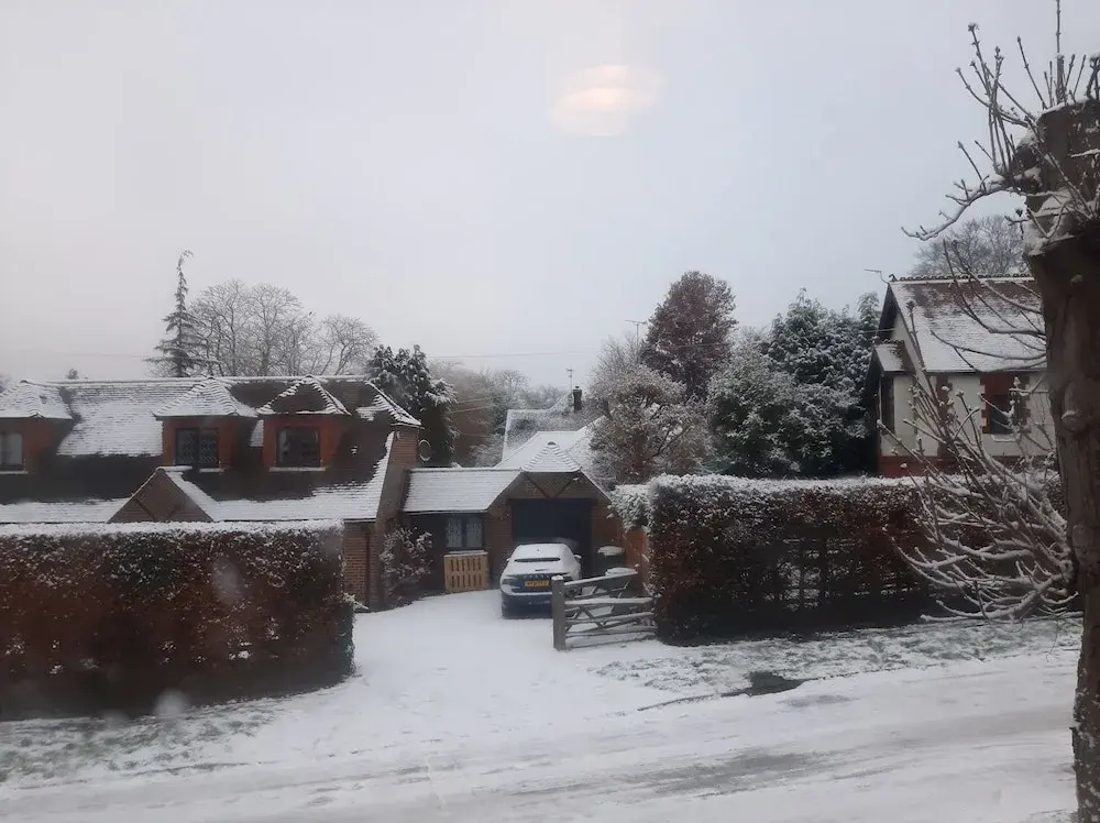 Garden-parking-3 Guests-wifi-20minsgatwick