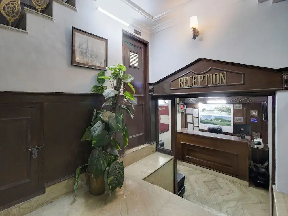 Hotel White House By OYO Rooms