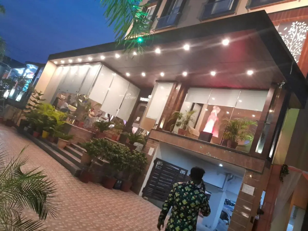 Hotel Radiance Courtyard