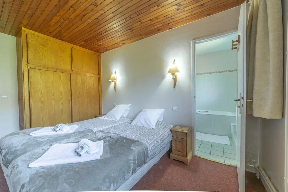 Authentic Chalet Méribel Village Close to the slopes