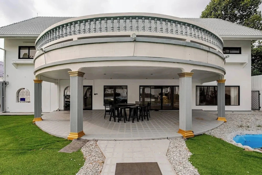 Splash Pool Villa-pattaya 5 BR Luxury Private Party Villa