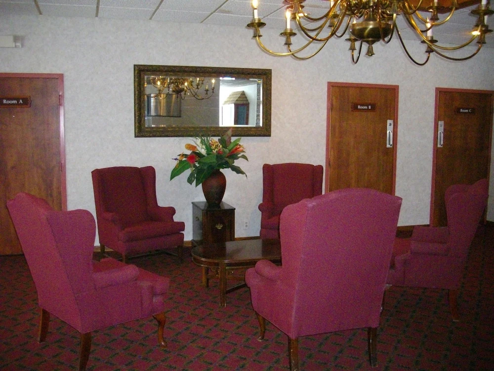 Macomb Inn