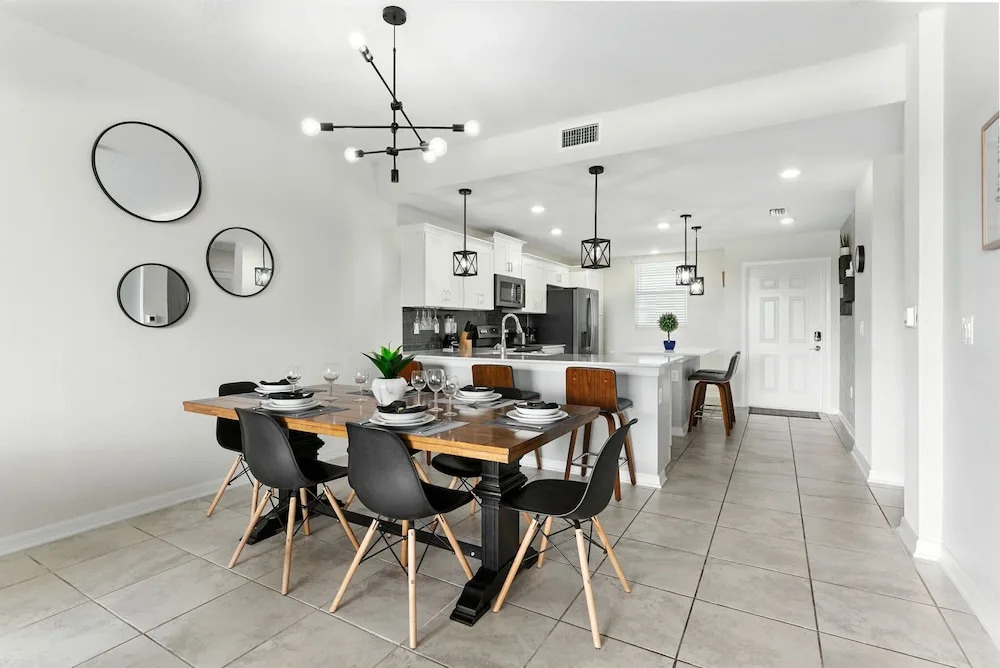 Elegant 2BR in Storey Lake Top Location