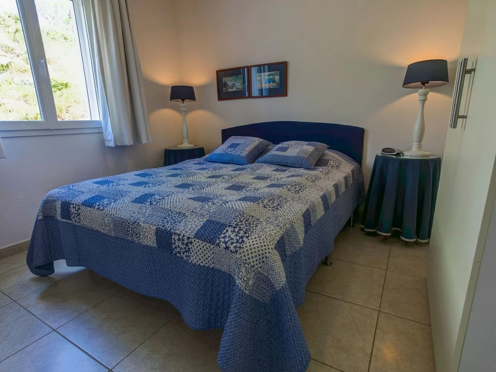 Modern villa in Camplong with private pool