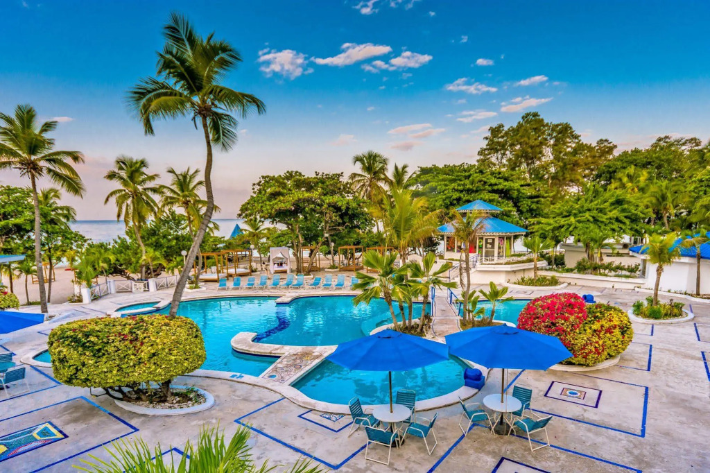 DoubleTree by Hilton Cote des Arcadins Beach Resort & Spa