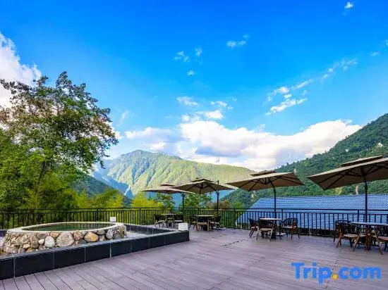 Shanshuijian Hot Spring Hotel (Hailuogou Glacier Forest Park)