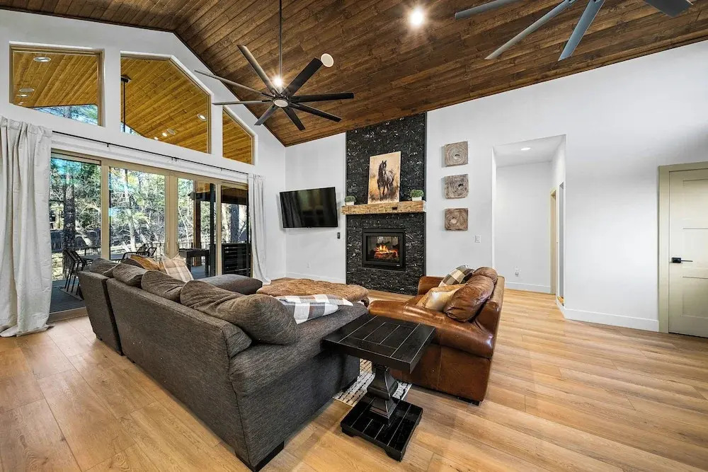 3BR Home w/ Lake Views, Outdoor Living Area & BBQ