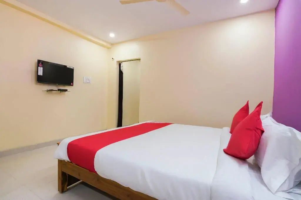 V Hotel by OYO Rooms