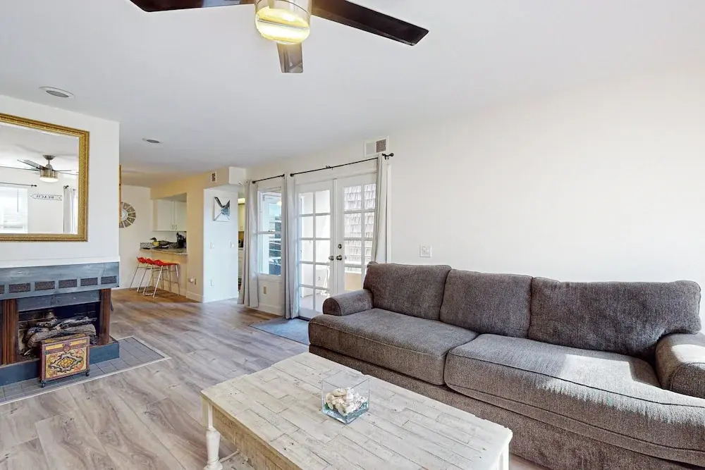 2BR Condo Steps to the Beach & Blvd-dog-friendly