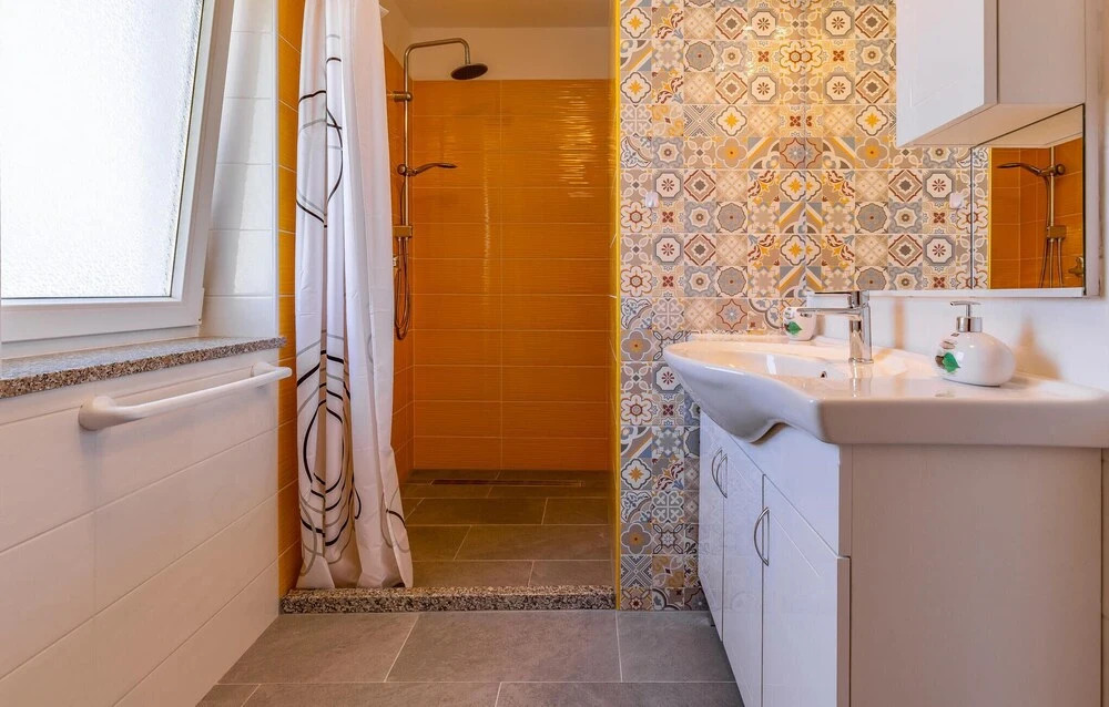 Amazing Home in Pomer With Wifi and 6 Bedrooms