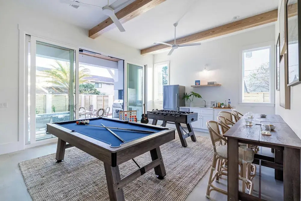Rendezvous by Avantstay Modern Haven w/ Game Room, Roof Top, Pool & Close to Beach!