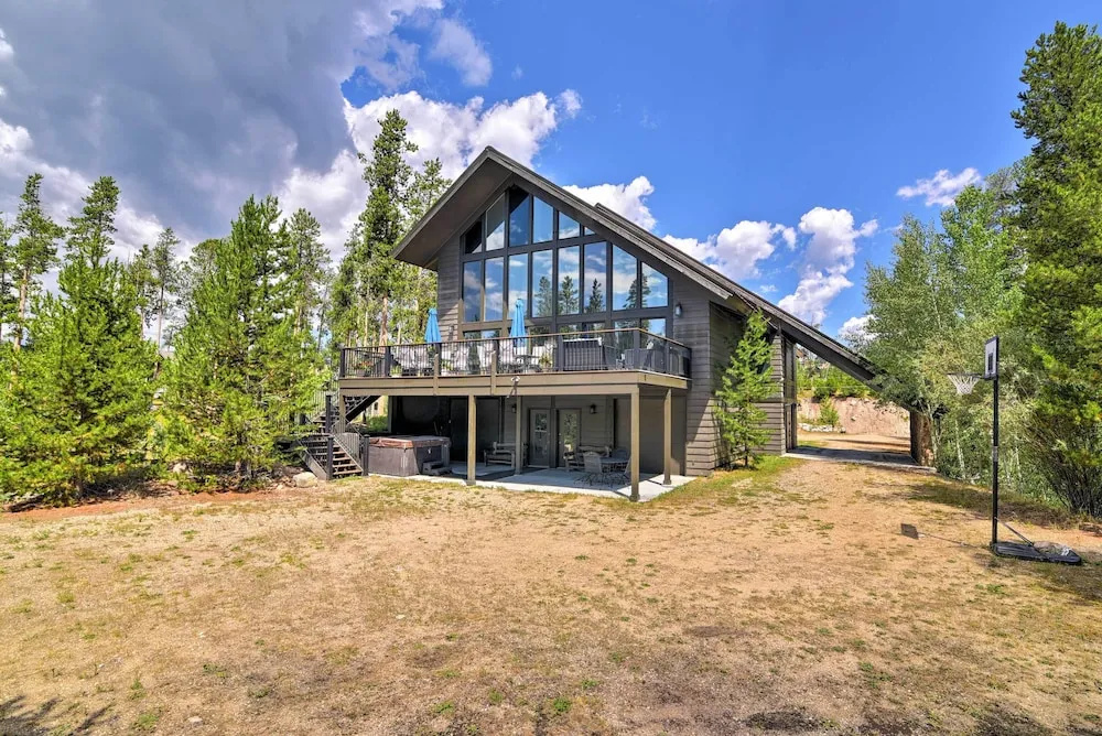 Luxurious Grand Lake Vacation Rental w/ Hot Tub!