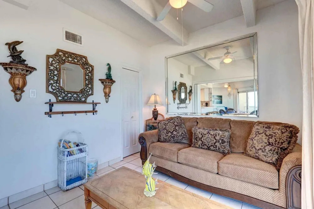 Aquarius Condominium 1001