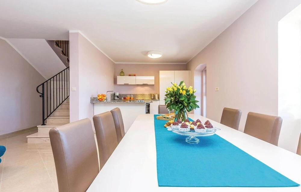 Amazing Home in Praputnjak With Wifi and 5 Bedrooms