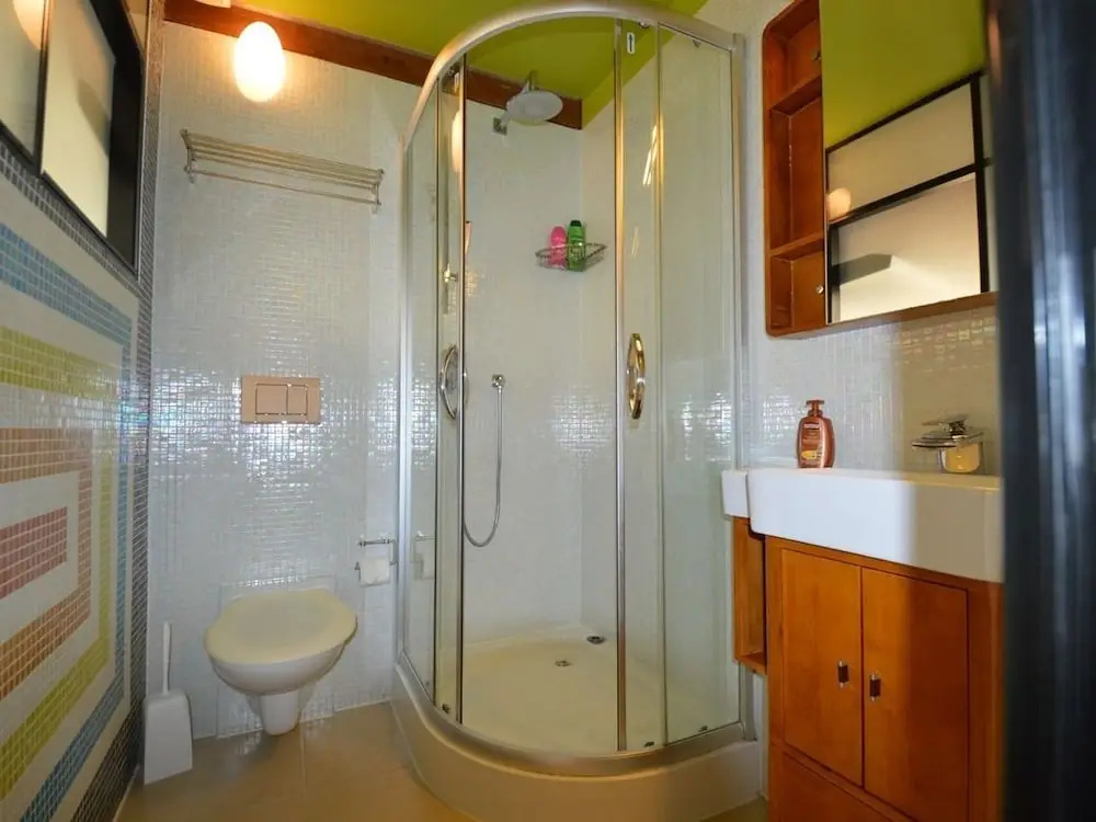 GuestHouse University by LR - self check in